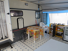 karavan střední - kuchyň ve verandě