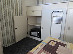 karavan střední interiér