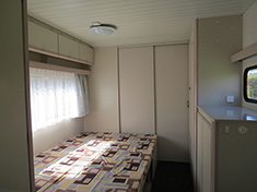 karavan střední interiér